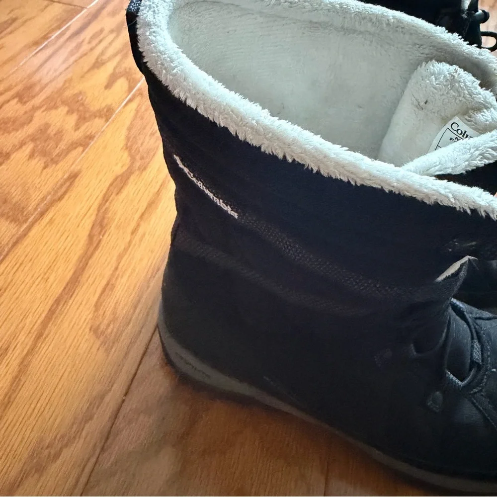 Columbia Black and White Women's Winter Snow Boots 8.5 waterproof techlite